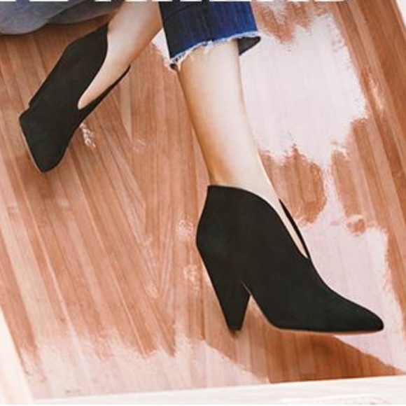Pointy Toe Pyramid Heel Suede Bootie NWT - Picture 1 of 7